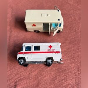 Lot Of 2 Siku Mercedes-Benz 406 D diecast models 🚑
